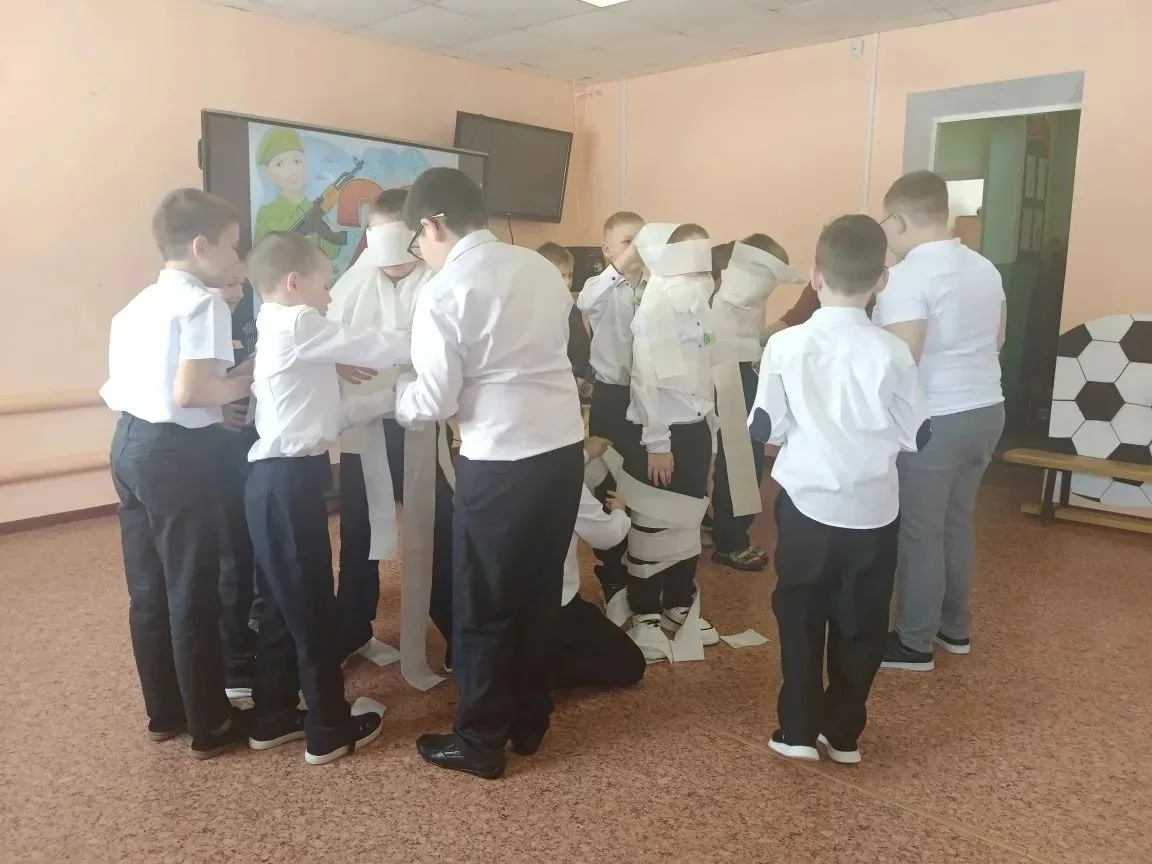 День защитника Отечества в нашей  школе прошел ярко и торжественно. В честь праздника б...