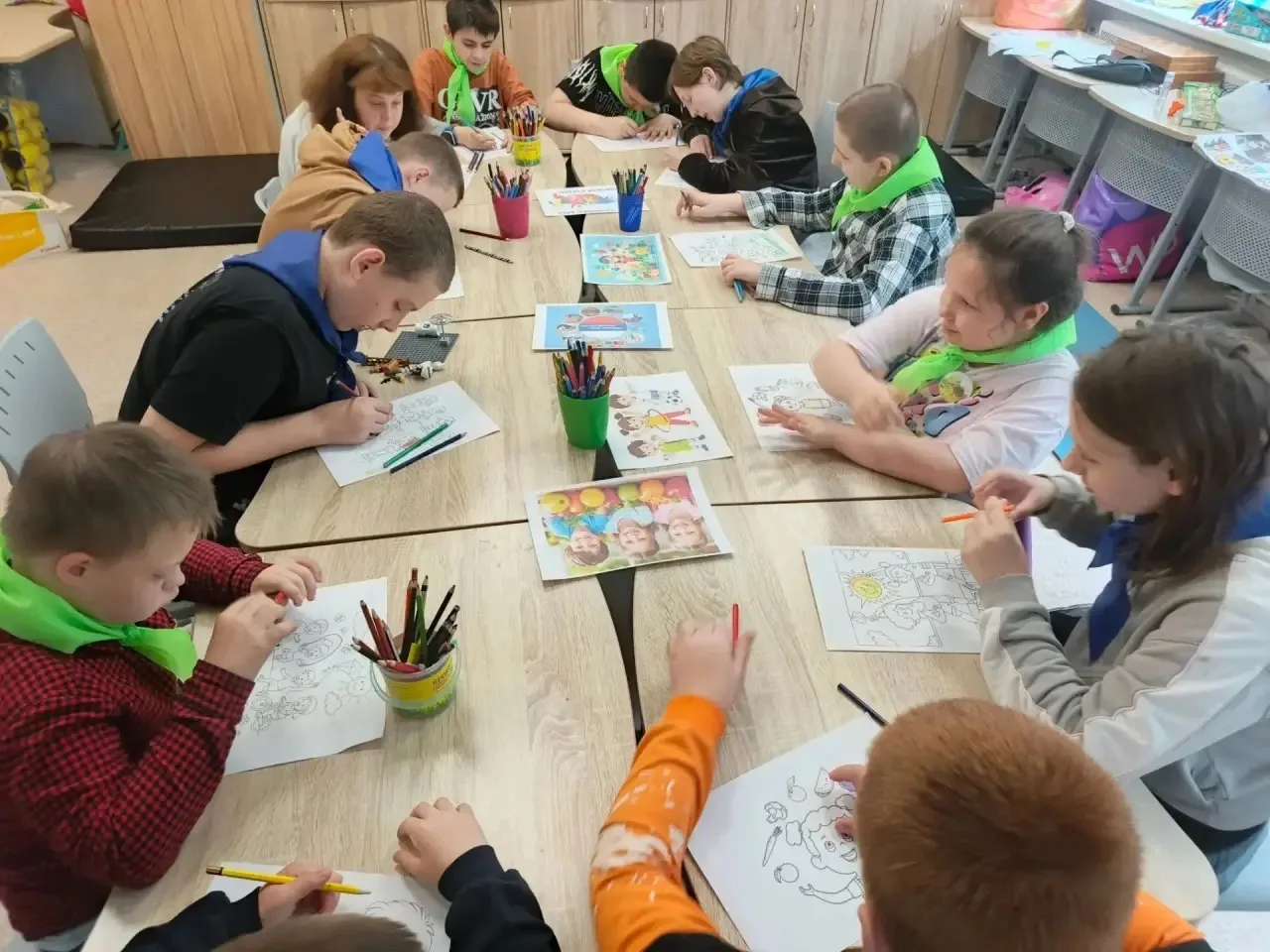🎨Конкурс рисунков "Здоровые дети- сильная нация", проведённый в лагере, стал частью профилактическо