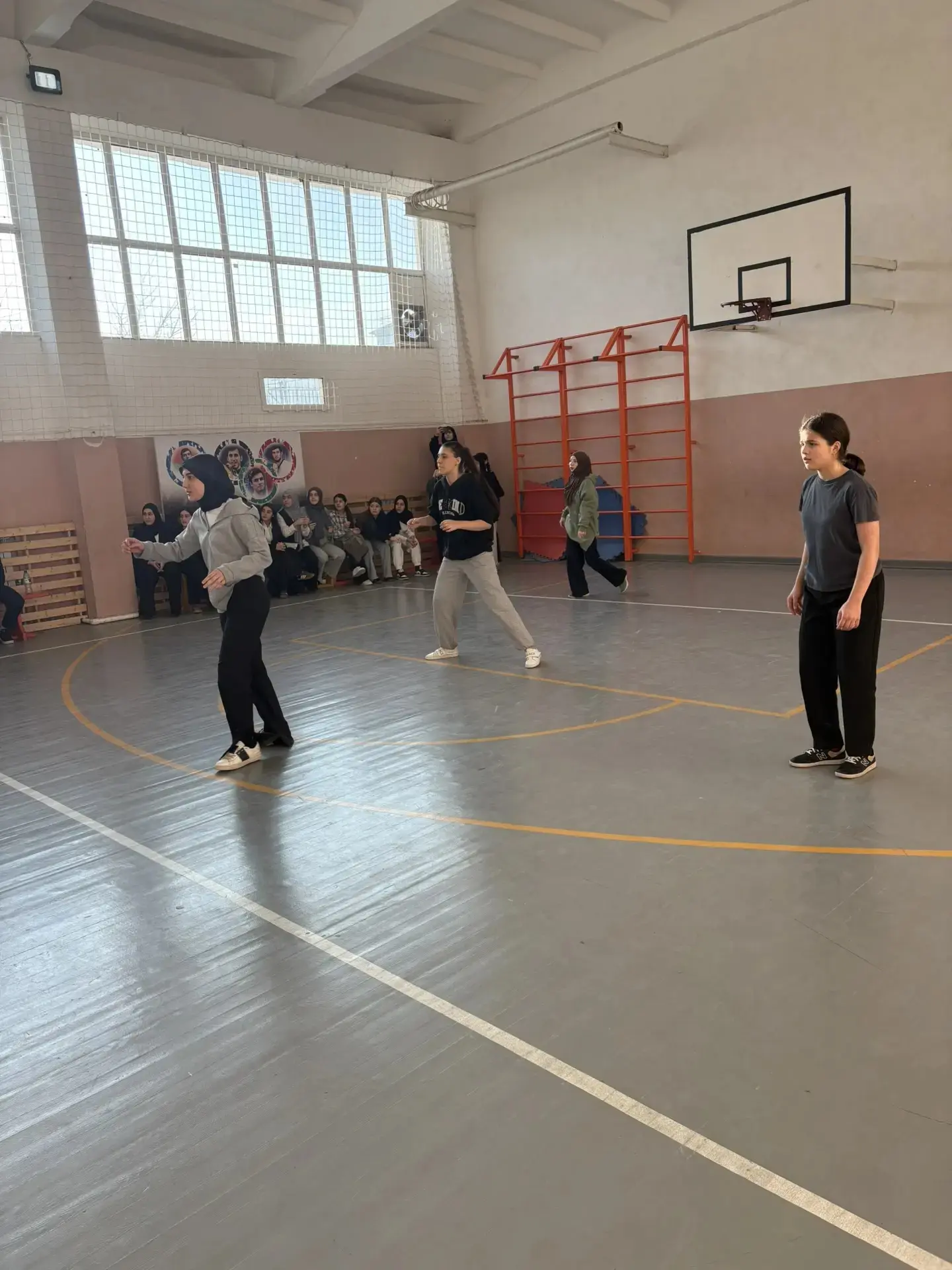 🏐 ПИОНЕРБОЛ: 8-Е КЛАССЫ ОПРЕДЕЛИЛИ СИЛЬНЕЙШИХ!  Эмоции, азарт и невероятная воля к победе! В нашей ш