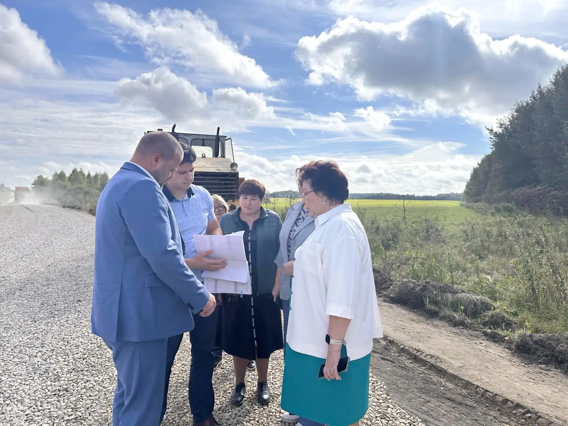 🛣️ В Комсомольском районе в этом году отремонтируют две социально значимые сельские до...
