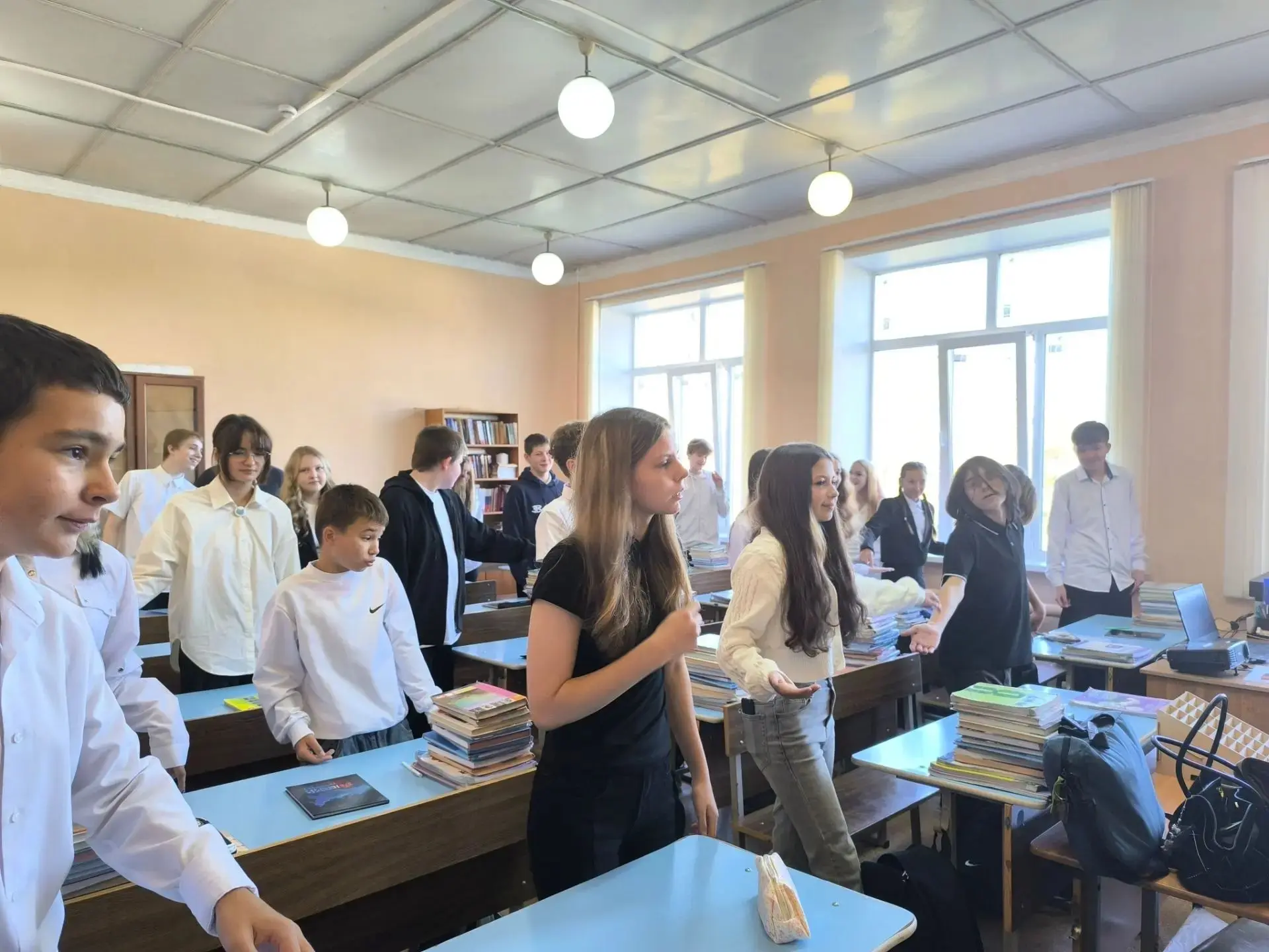 В День знаний 1 сентября в 8 «Б» классе прошла встреча с представителями «Движения Перв...