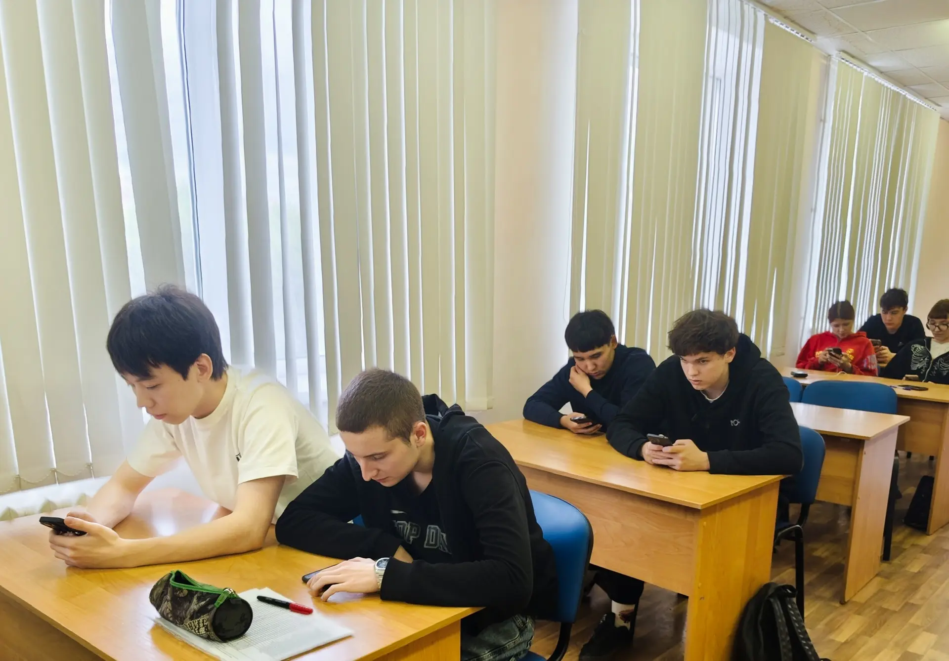Студенты Института физической культуры и спорта (группа ОБ-ФКДО -11) под руководством к...