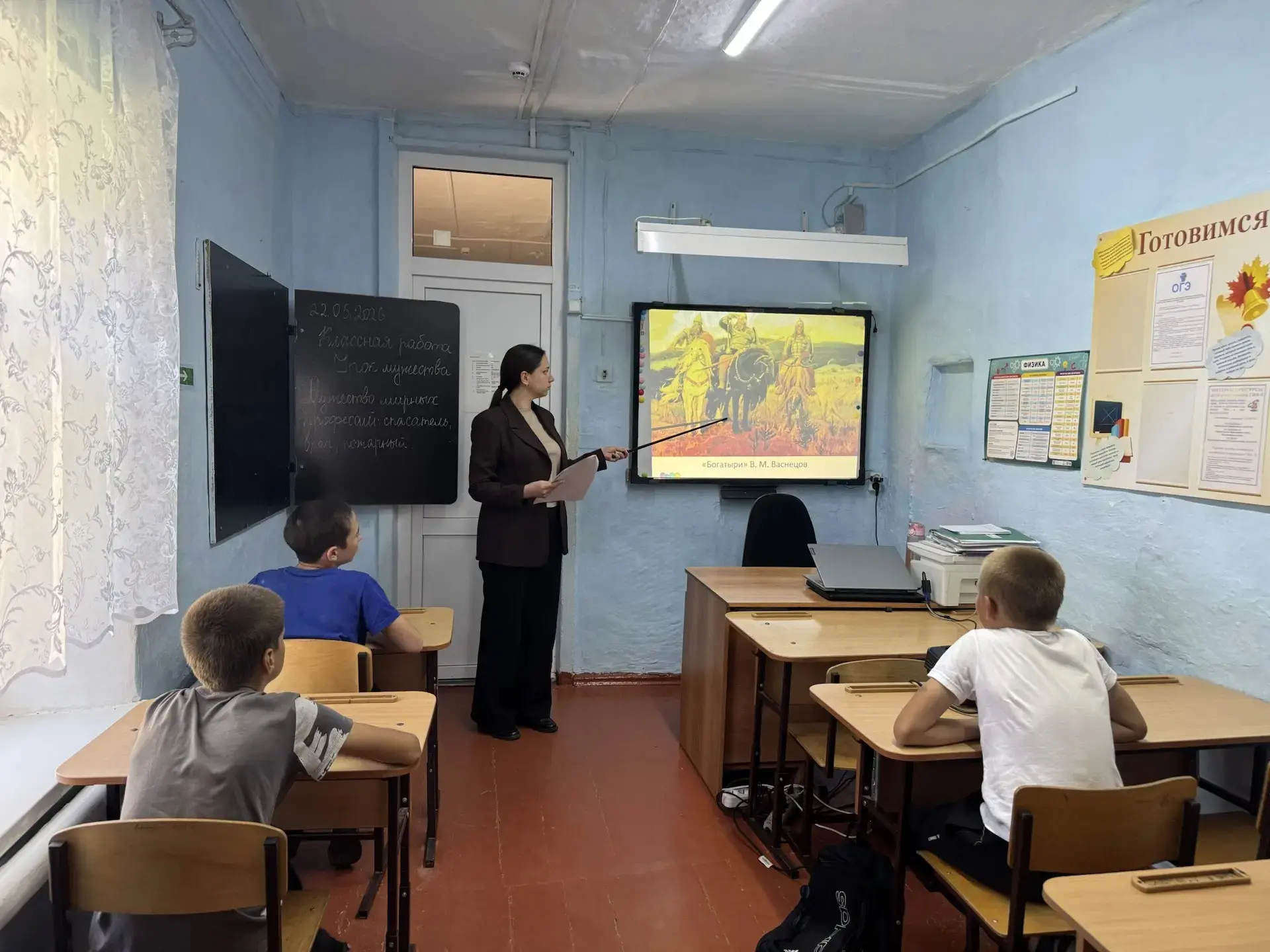 Традиционно, по пятницам, в нашей школе  проходит "Урок мужества"  Тема последнего в этом учебном го