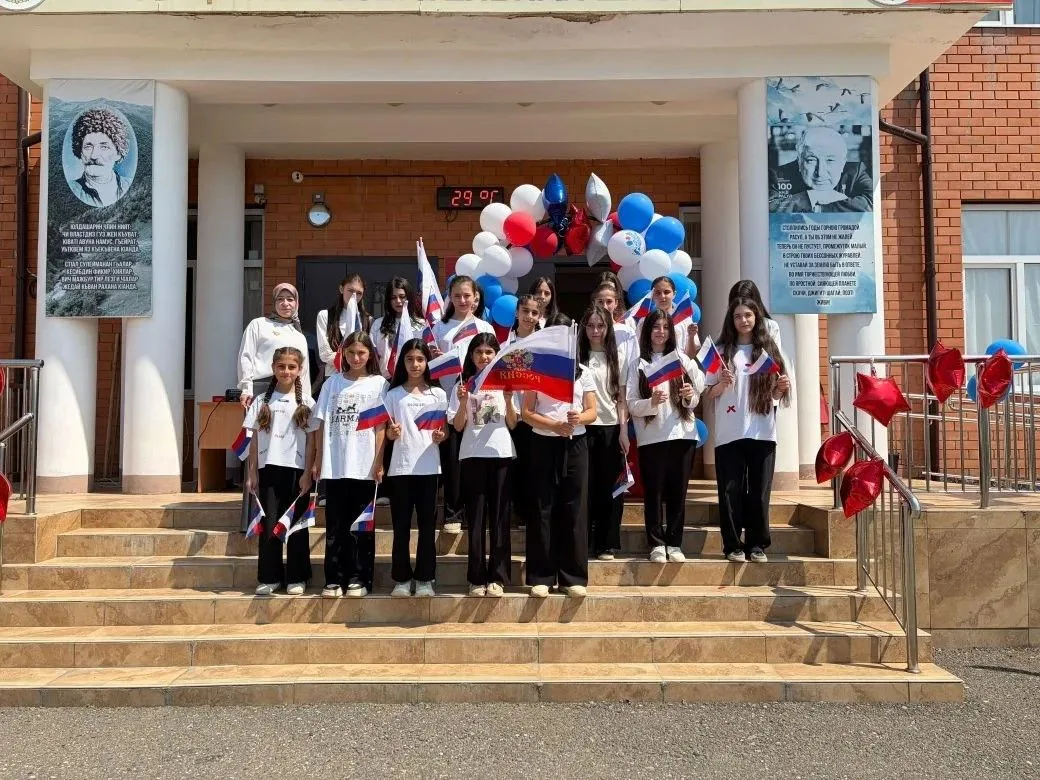 В школе отметили День России.В нашей школе прошло праздничное мероприятие, посвящённое Дню России.Уч
