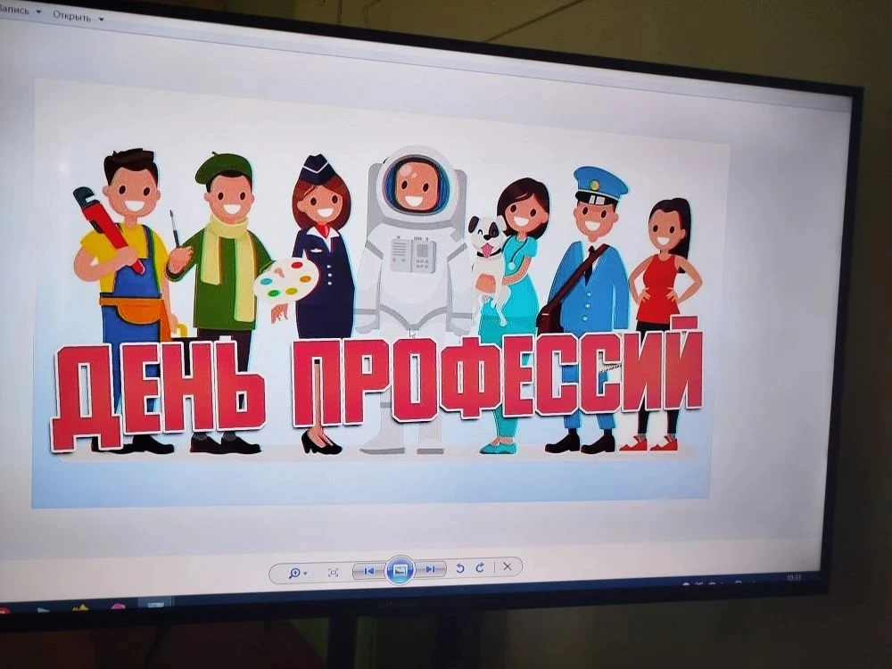 Сегодняшний день в лагере  начался с бодрой зарядки под звонкий смех и вкуснейшего завтрака, который