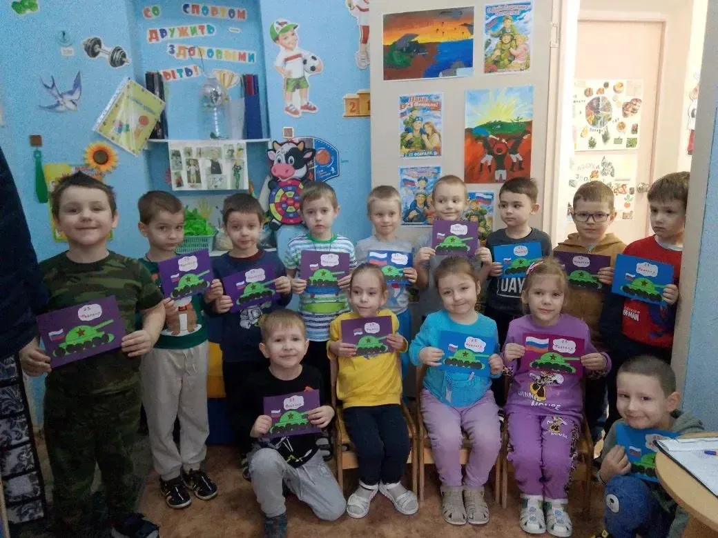 Дорогие наши папы, дедушки и старшие братья!

С большим удовольствием мы поздравляем вас с Днём защи