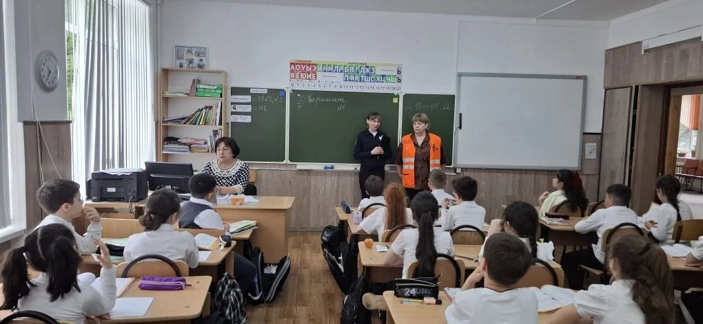 В преддверии летних каникул в школе состоялась встреча с инспектором по делам несовершеннолетних Нал