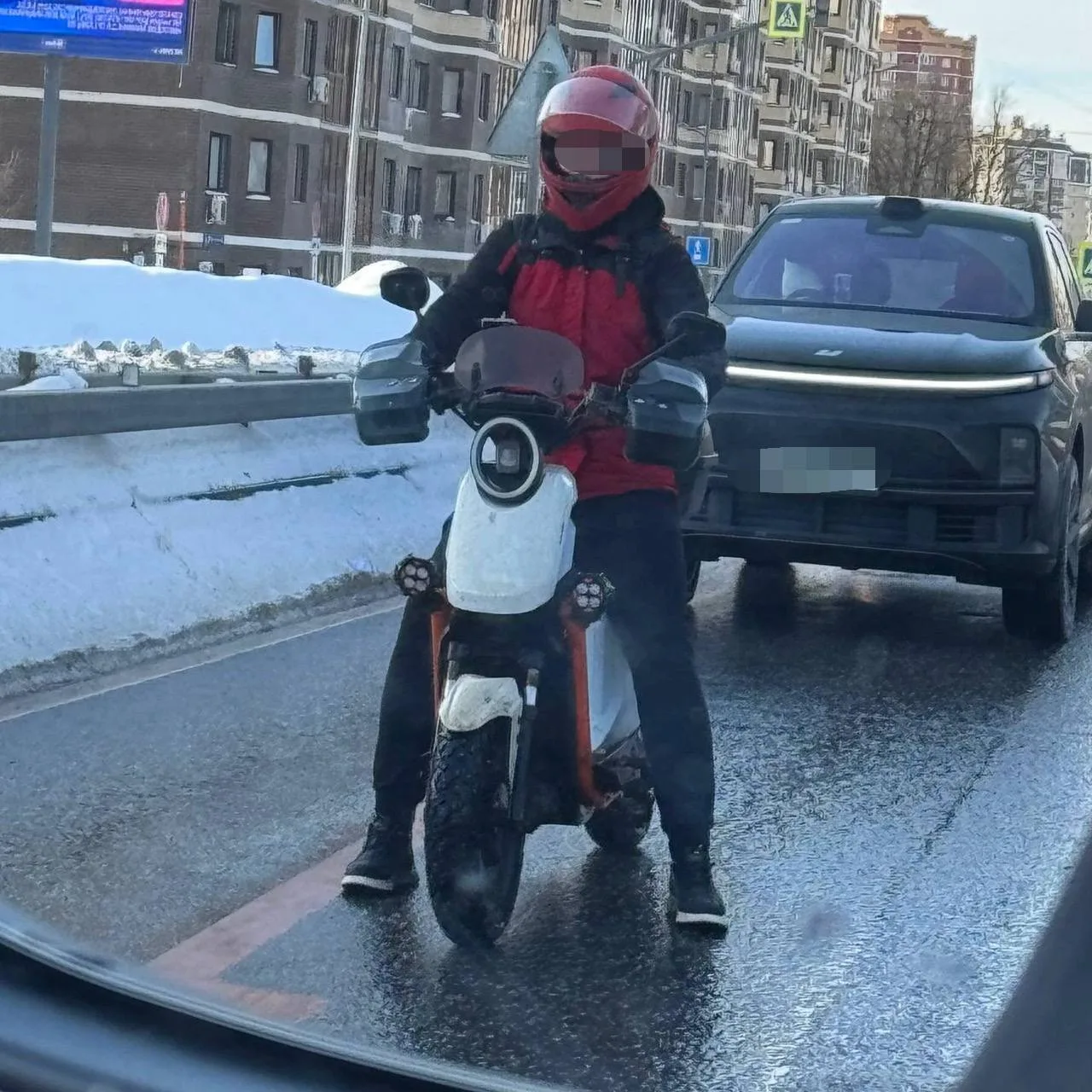 Потеплело, двухколесные уже на дорогах. Будьте внимательны!