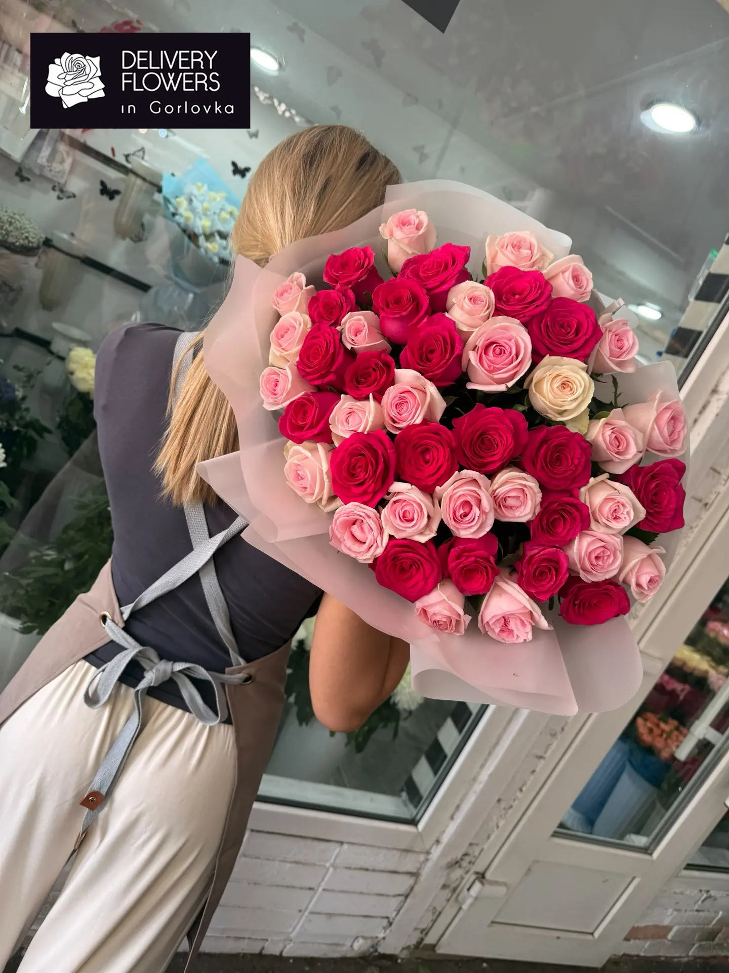 💗🤍 45 российских роз — малиновые и кремовые