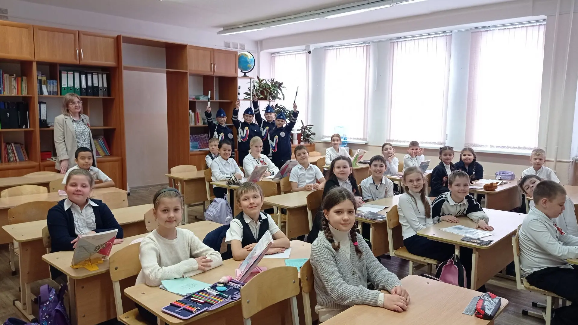 В школе  отметили День рождения жезла ГИБДД  27 апреля свой «профессиональный праздник» отмечает оди
