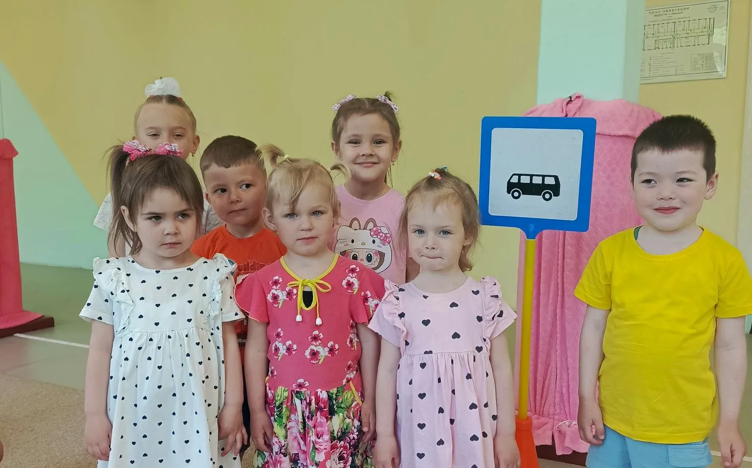 🚌 «Мы — пассажиры автобуса»: учим ПДД играя