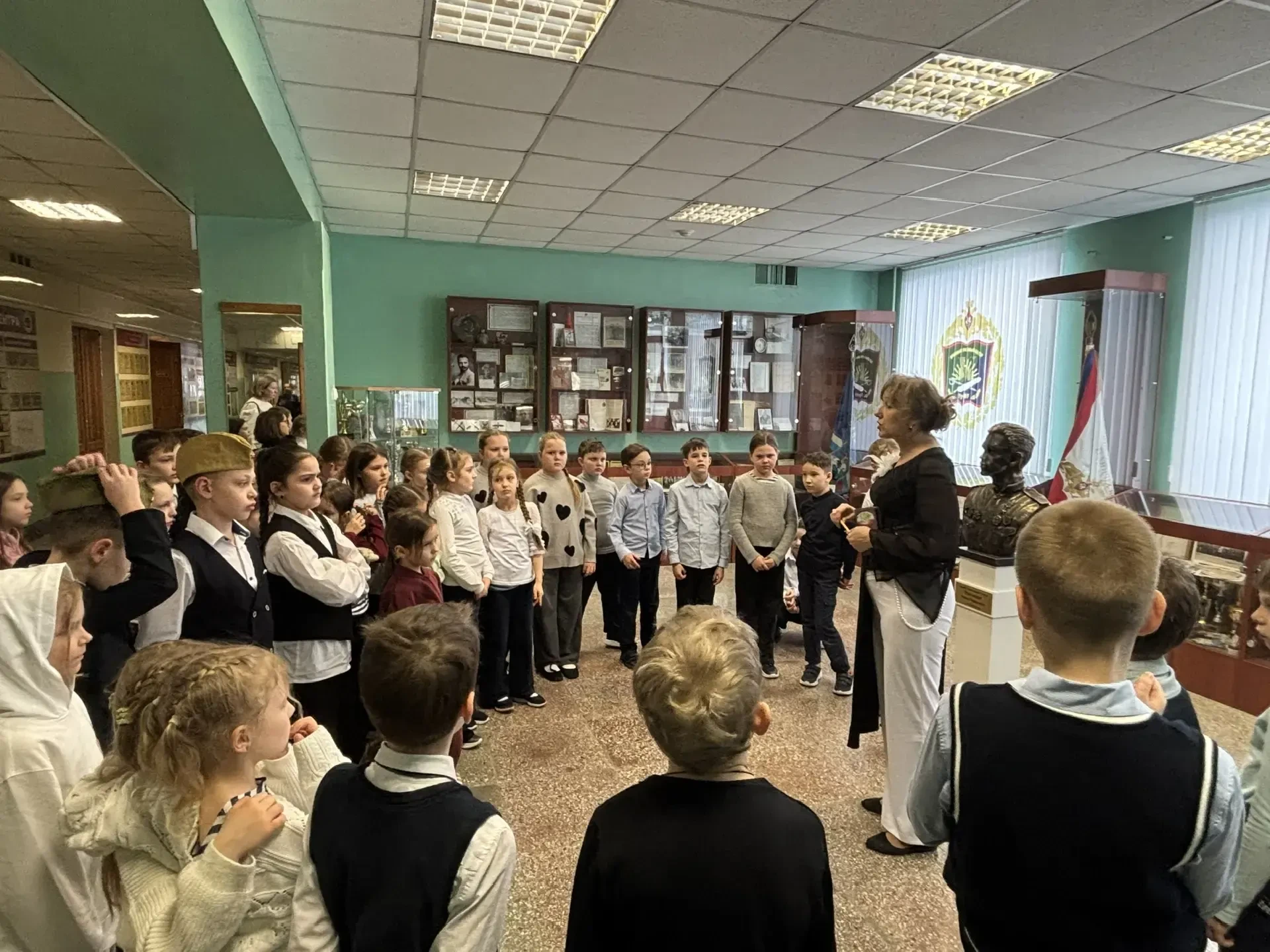 Продолжаем публикацию событий прошедших в нашей школе в рамках месячника, посвященного Дню Защитника