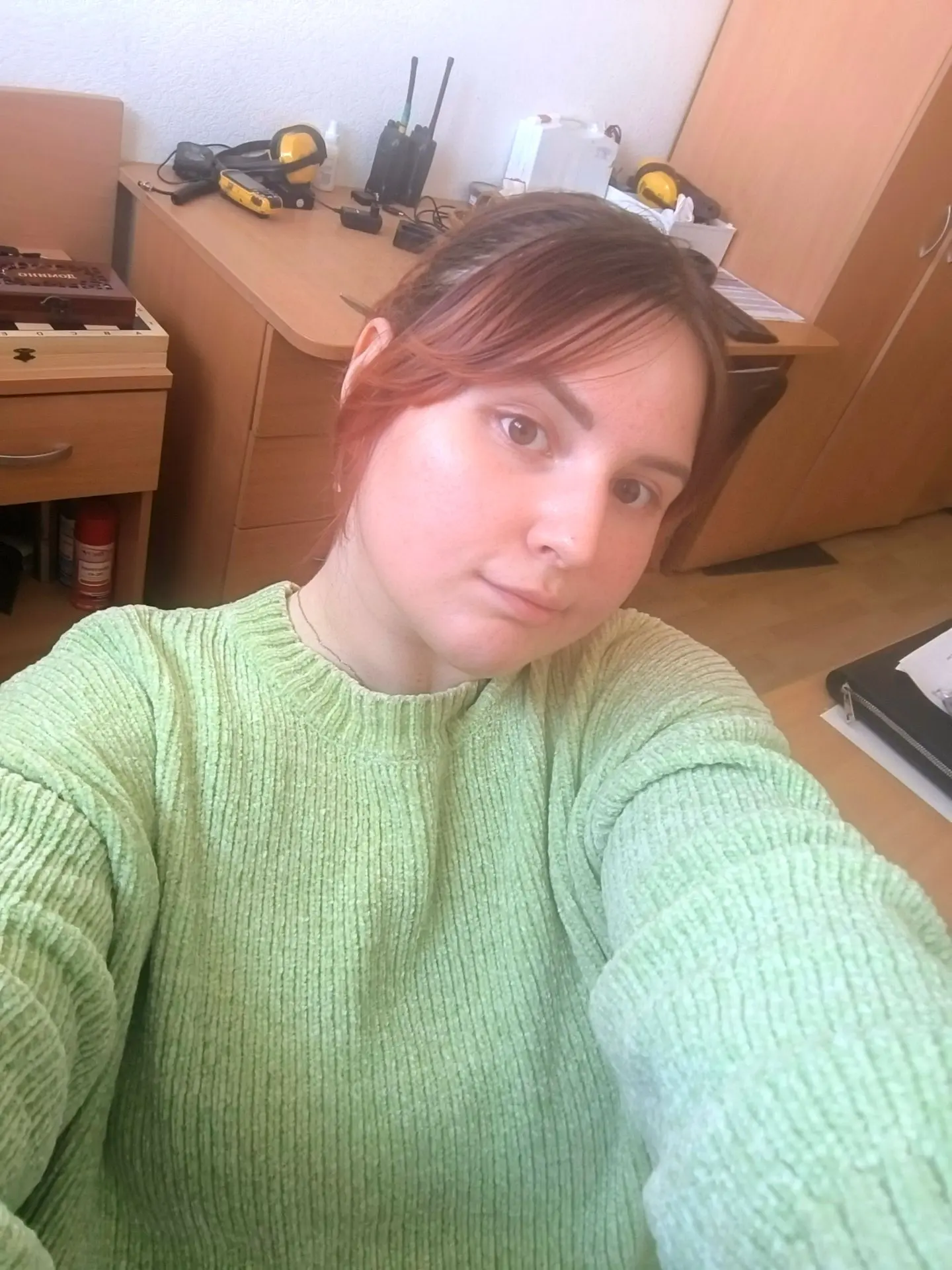 Ну да, психанула, отрезала сама челку 🤡