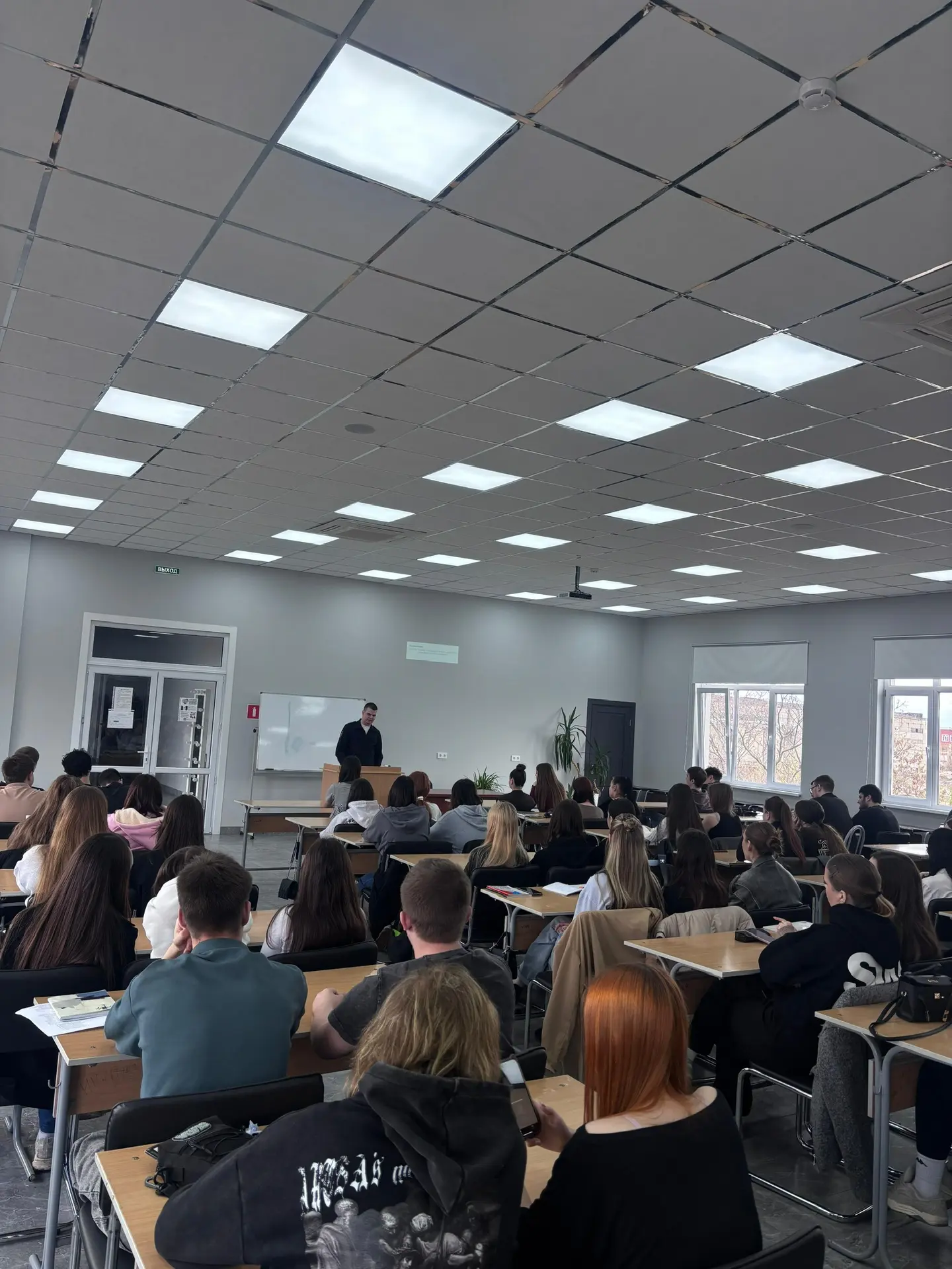 ❗️Для студентов прошла важная профилактическая лекция на тему мошенничества.