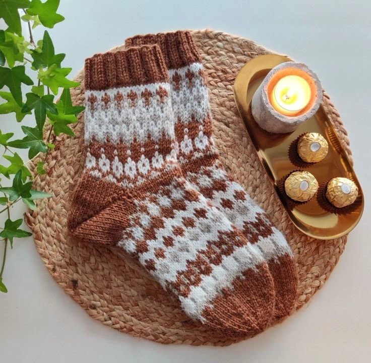 🧦 Уютные носочки со скандинавским жаккардовым узором

Автор: annikalevanen

❇️ Сохраняйте в копилку