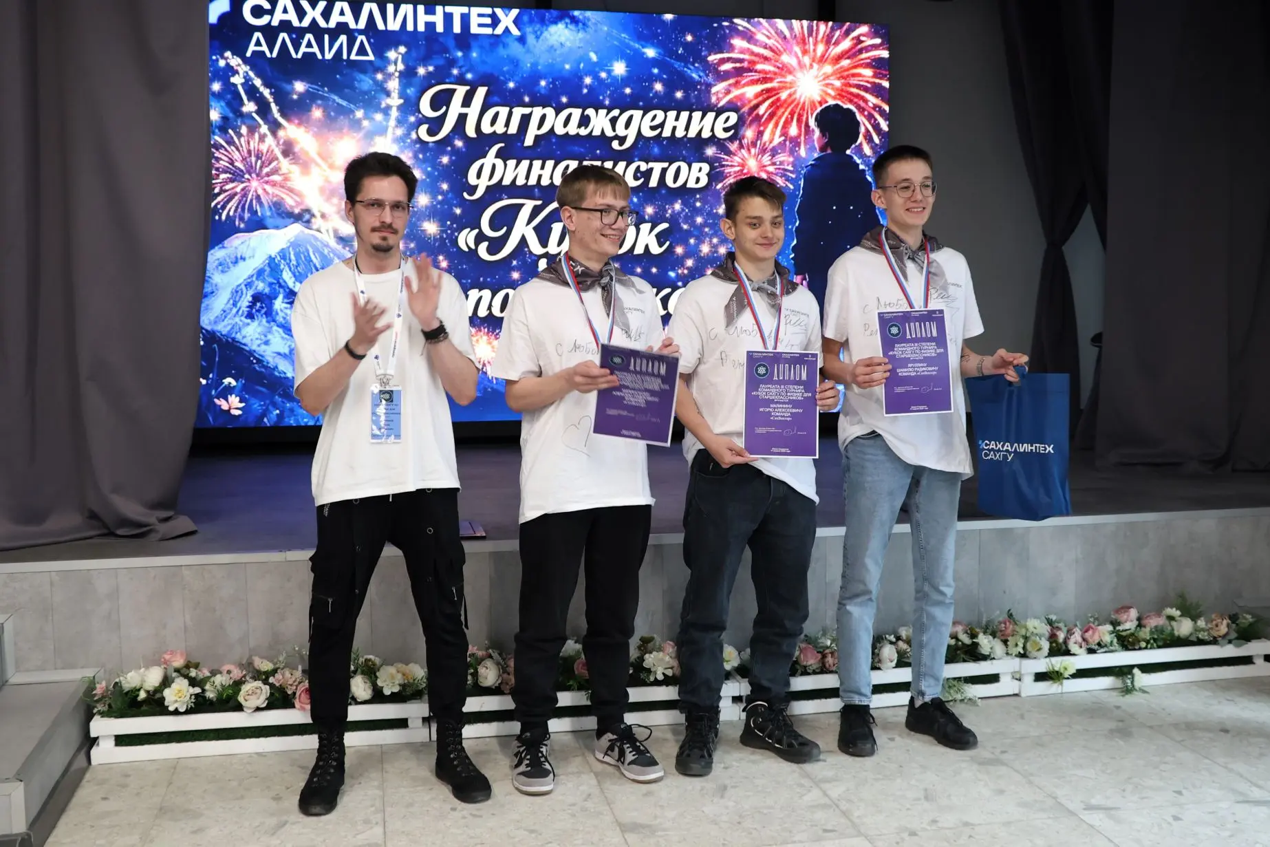 ⚡️ Физика — это не только формулы  В СахГУ подвели итоги Кубка по физике: 38 школьных команд, 18 фин