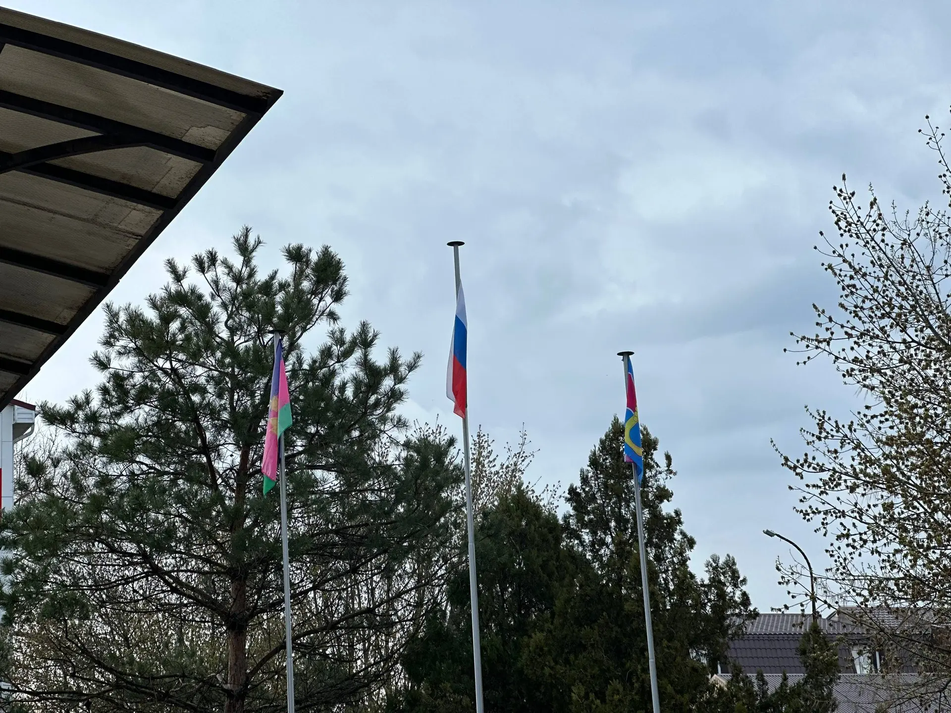 Сегодня, 30 марта 2026 года, неделя в МБОУ СОШ №3 началась в лучших традициях!  Утро началось с торж