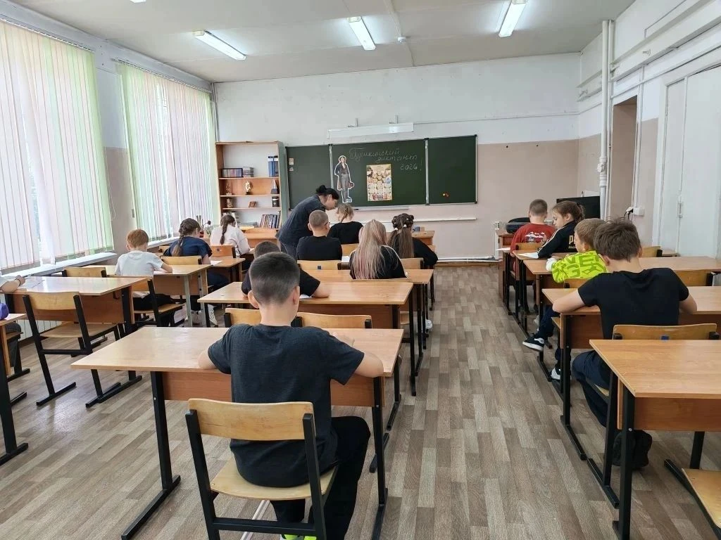 🎉 Сегодня, 6 июня — Пушкинский день России! В нашем летнем лагере прошёл насыщенный день:
✨ торжест