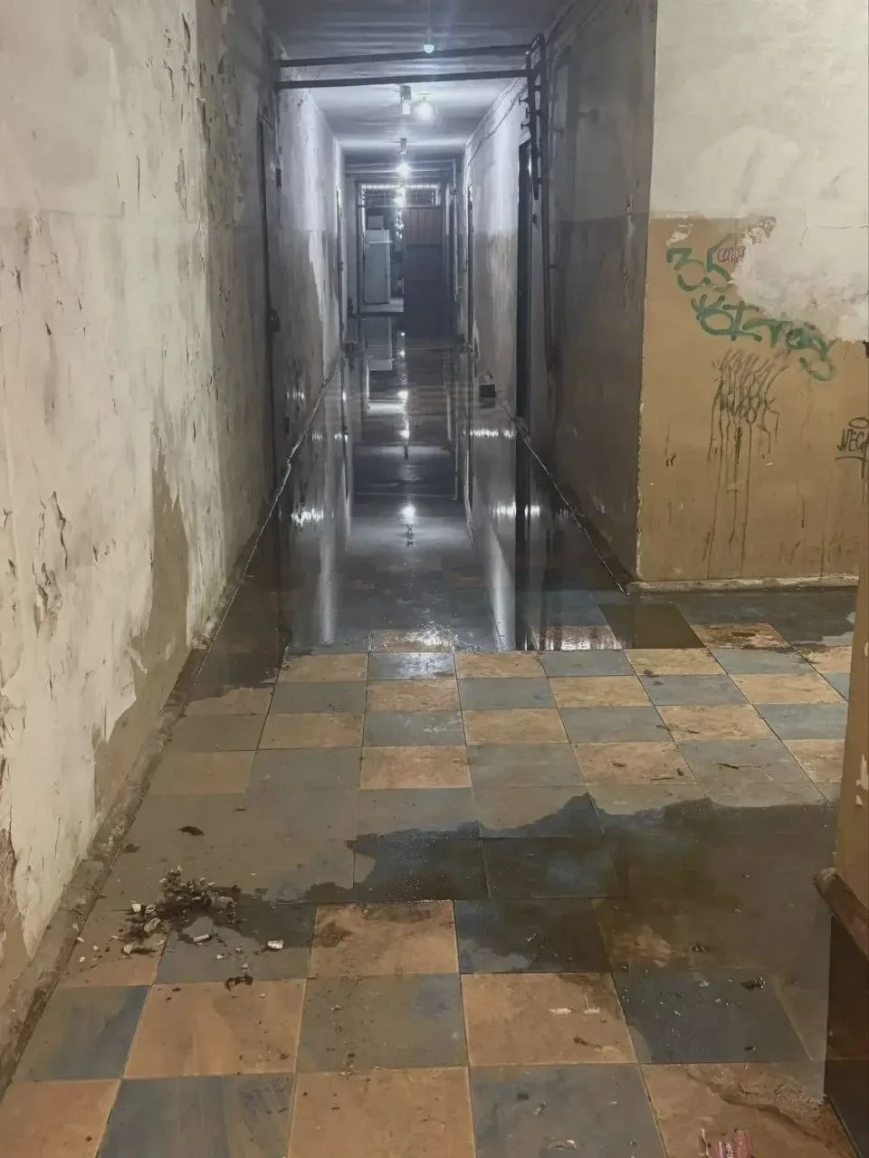 🚽 Дом во Владивостоке тонет в канализационных стоках