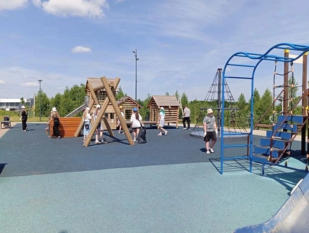 День в ЛТО «Юные патриоты»: чистота, дружба и общее дело

11 июня выдался особенно активным и по-нас