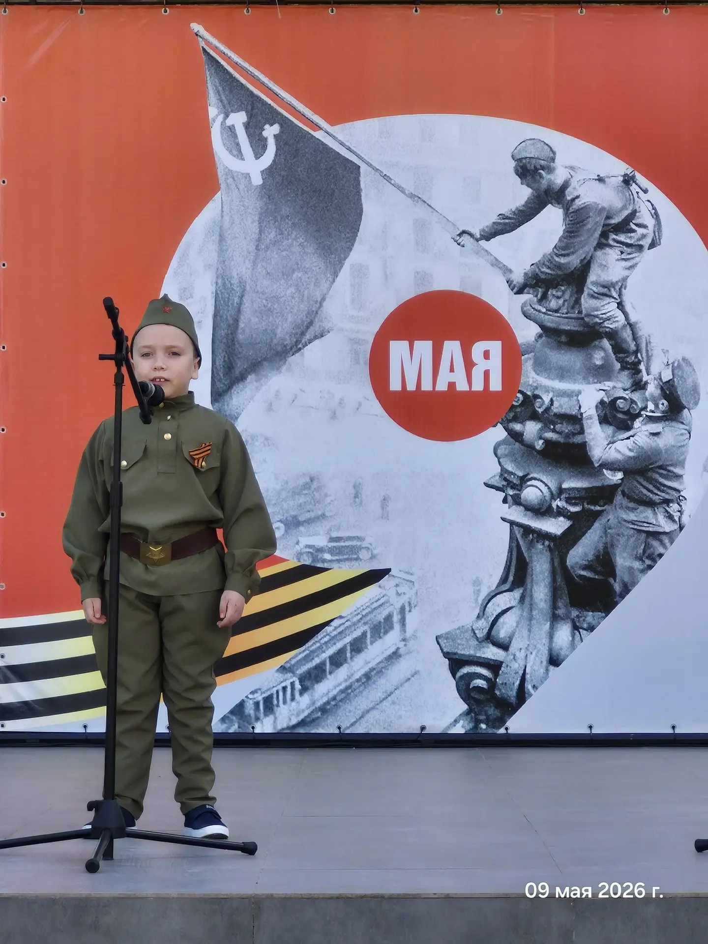 🕊 Память в словах: стихи о Великой Отечественной войне прозвучали у ТЮЗа