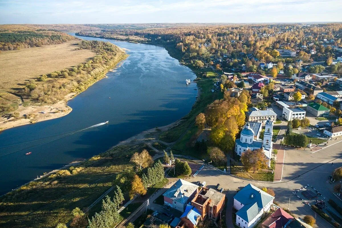 Таруса впервые упоминается в 1246 году, хотя есть версии, что город существовал еще в X веке. 

Совр