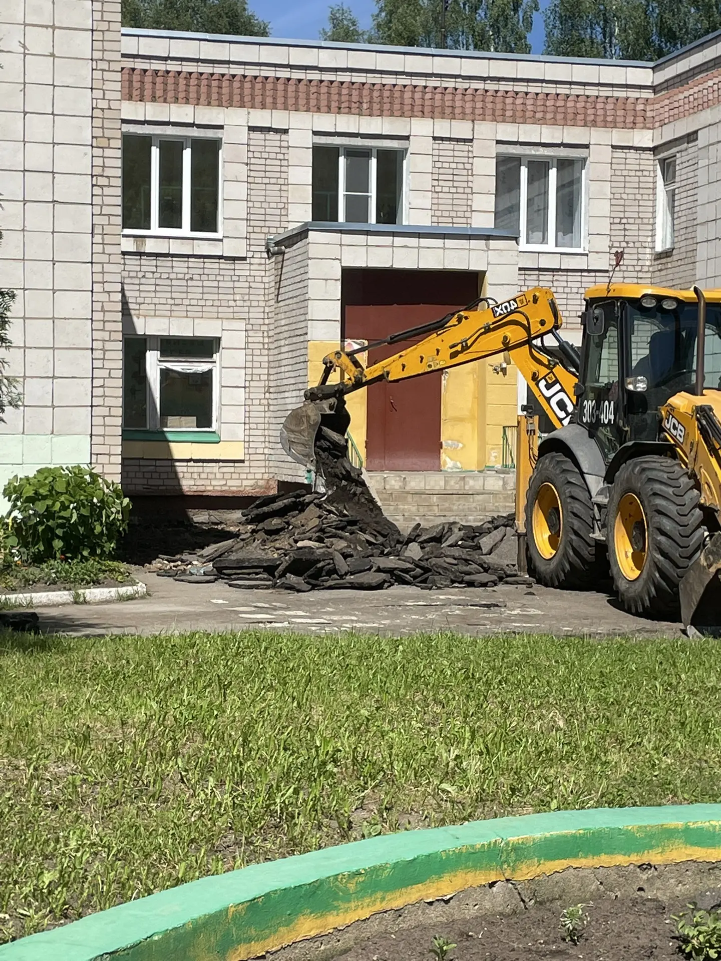 ⚒️В нашем детском саду продолжаются ремонтные работы🪜

Текущий косметический ремонт детского сада –