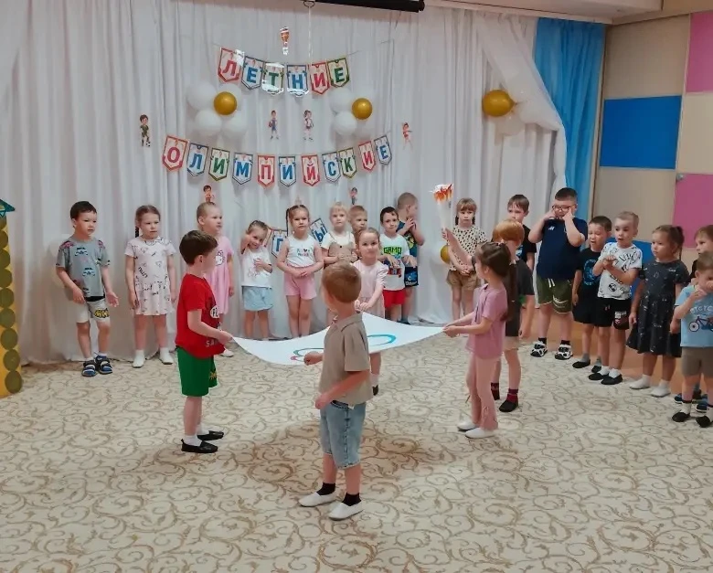 Сегодня в нашем детском саду прошли Летние Олимпийские игры! 🏅 
🤸‍♀️Мы начали с торжественного вын