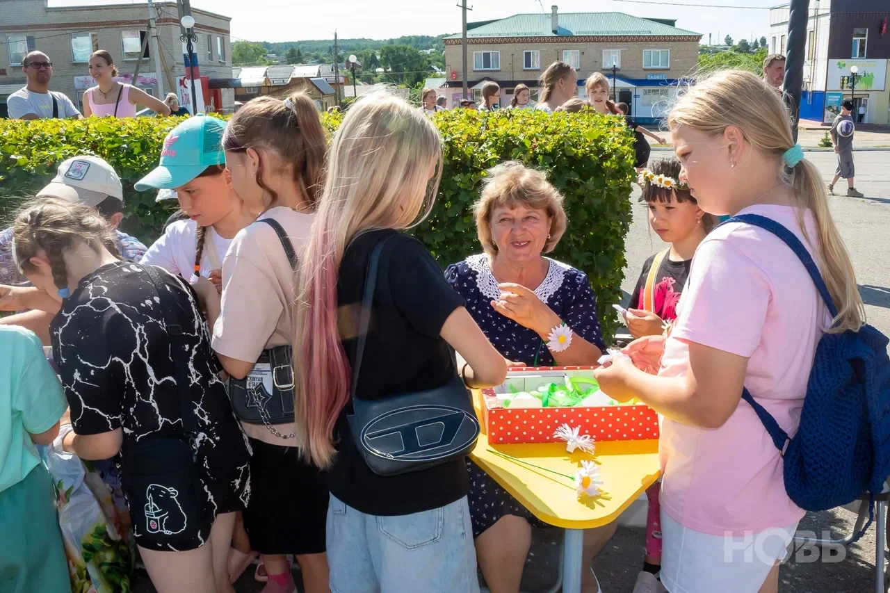 🌼8 июля в селе Русский Камешкир отметили День семьи, любви и верности и день села. На центральной п