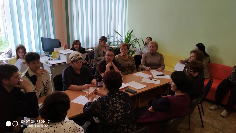 Не только проверять тетради, но и слышать себя: в рамках Недели психологии прошел трени...