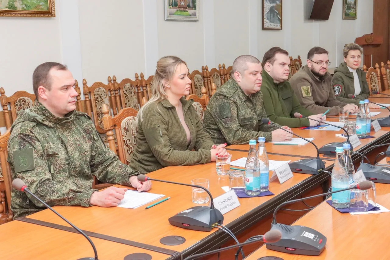 Встретился с представителями гуманитарной миссии в Донбассе, которые прибыли к нам по инициативе рук