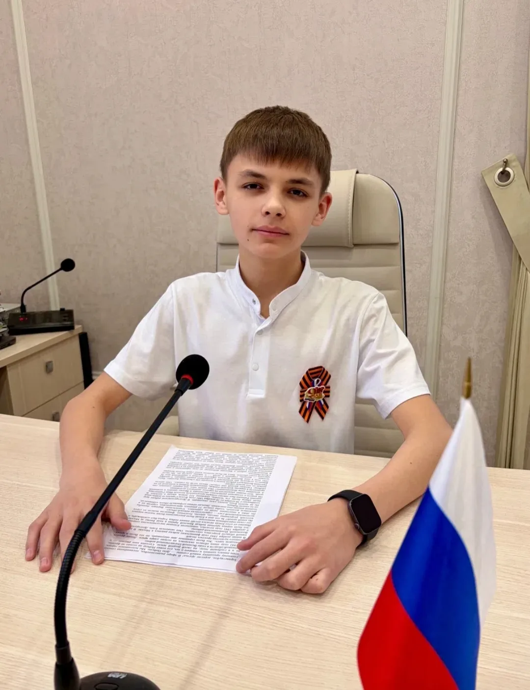 Сегодня вторник. Учебный день в школе традиционно начался с радиолинейки. Провели её Бальва Семён (8