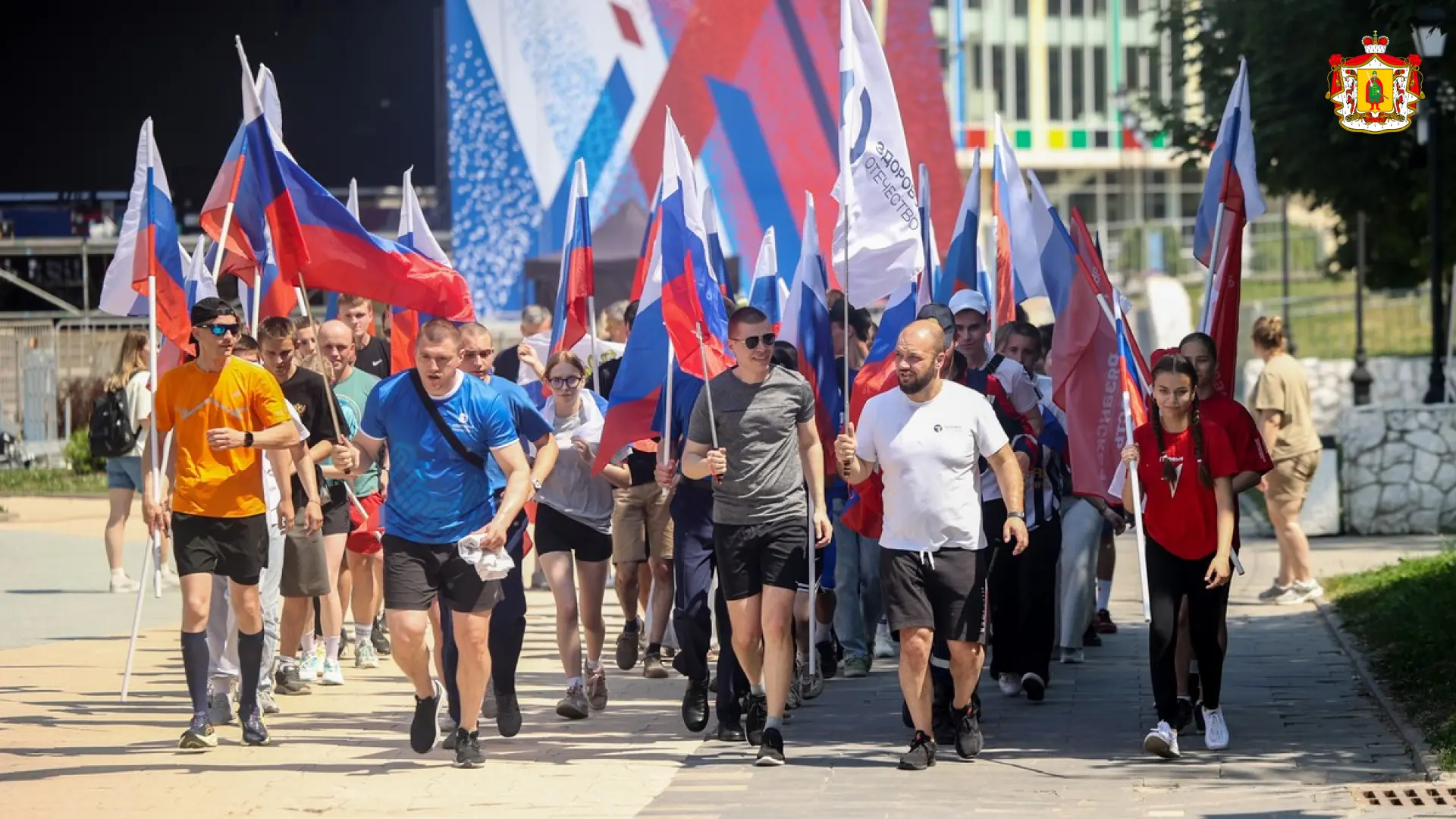 В преддверии Дня России в Рязани провели спортивно-патриотический забег.

Мероприятие организовали П