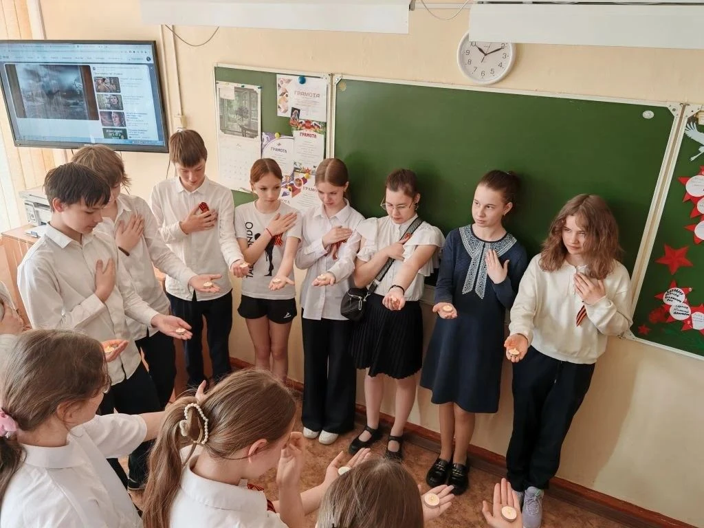 День Победы - священный праздник со слезами на глазах. В этот день мы чтим память тех, кто подарил н