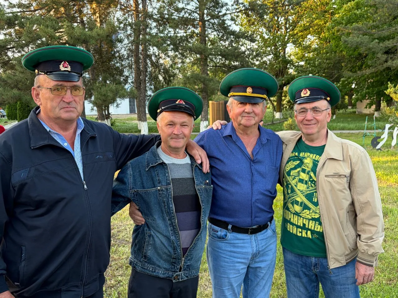 🇷🇺 27 мая в Новопавловском сельском поселении поздравили военнослужащих и ветеранов пограничной служ