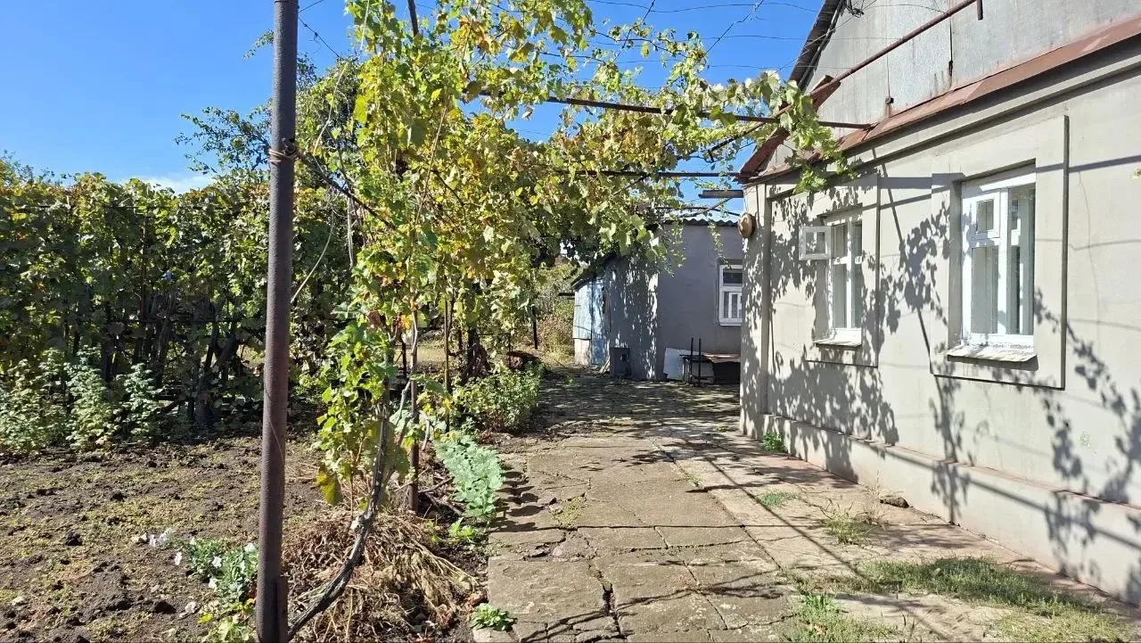 В продажу предлагается 2-х комнатный дом в Ильичевском районе ,Азовкольцо , 56,1/22,5/1...