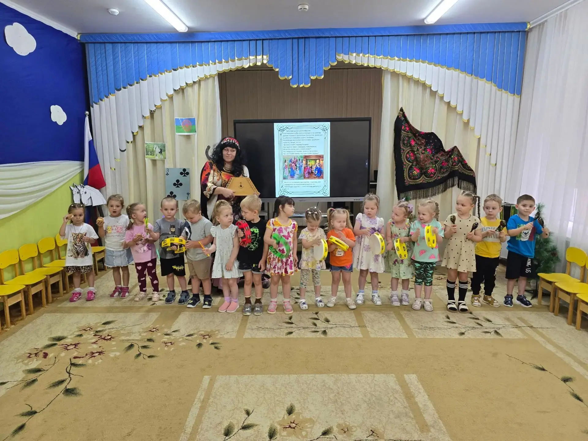 #годединстванародовРоссии

Воспитанники младшей группы продолжают знакомиться с цыганским народом,  