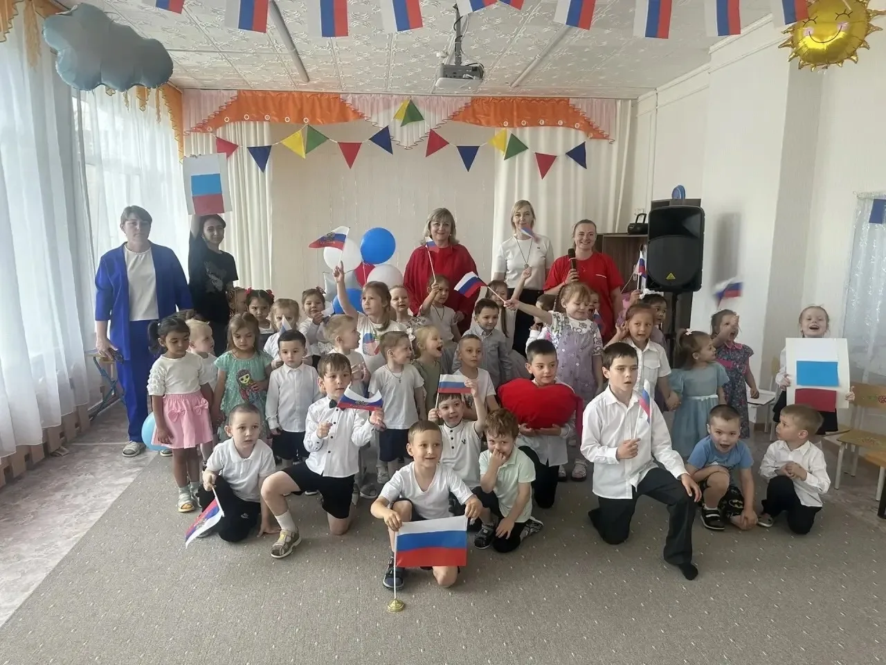 🇷🇺В преддверии Дня России сотрудники Дома культуры «Первомайский» провели игровую про...