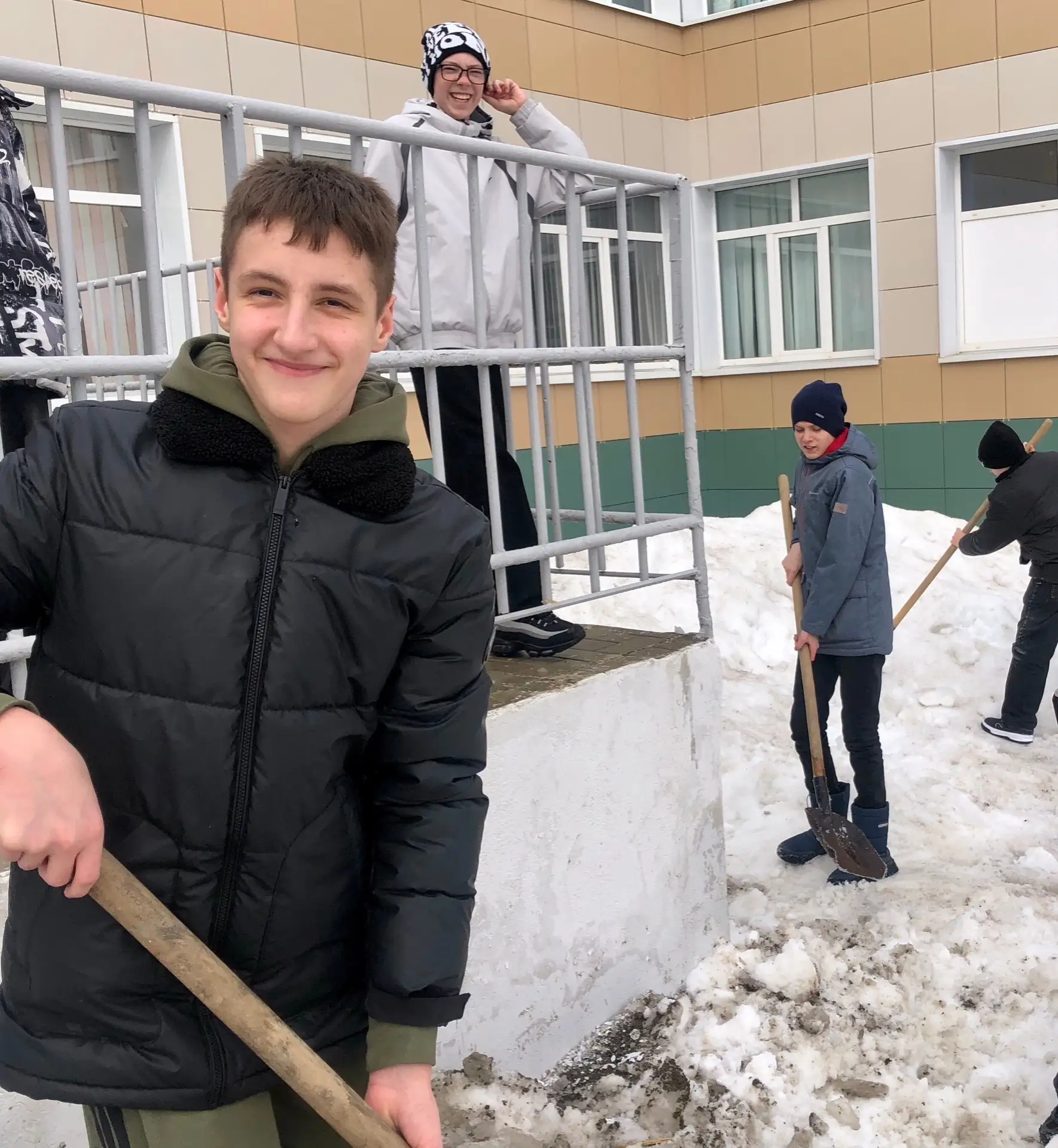 Школа с. Засечное: Весенний субботник/Приглашаем еще!  Снега в этом году так много, что зимние  субб