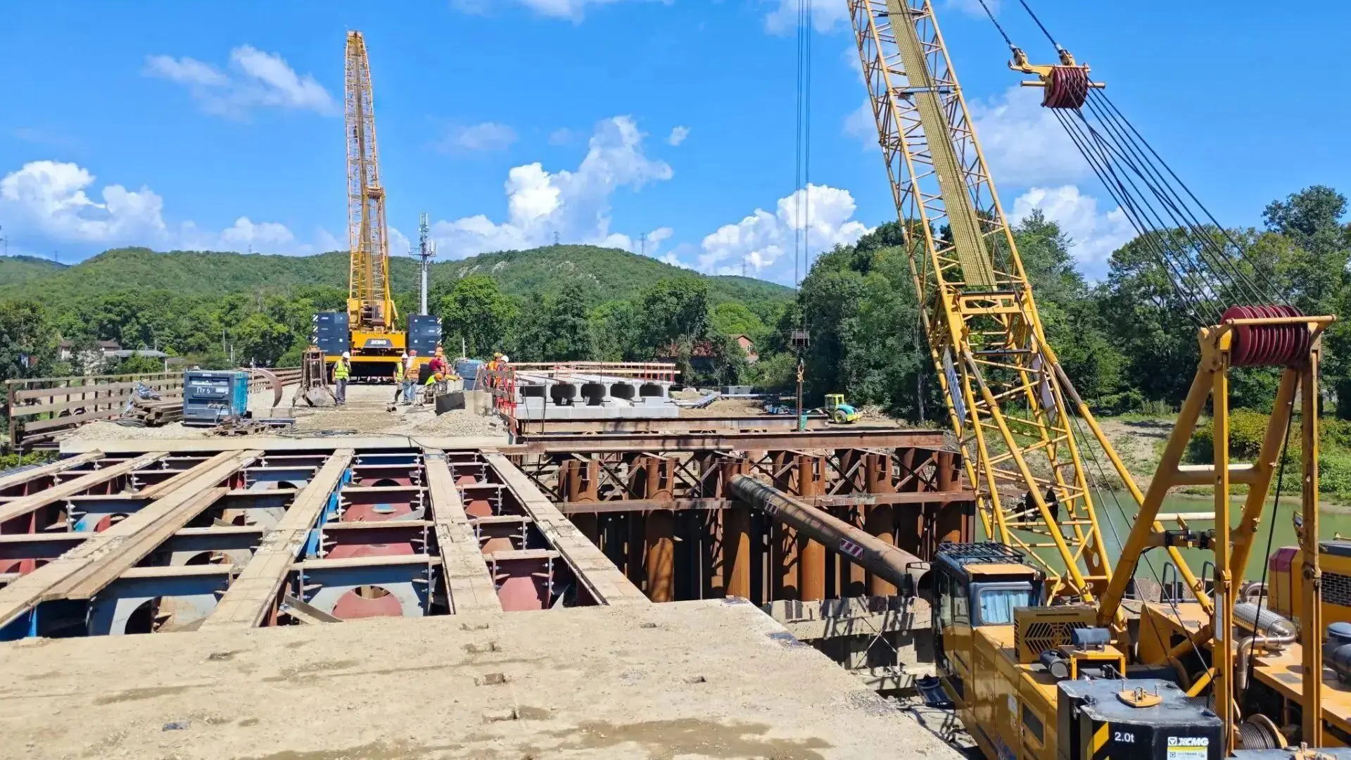 🌉 Новый мост в Лермонтово растёт буквально на глазах
