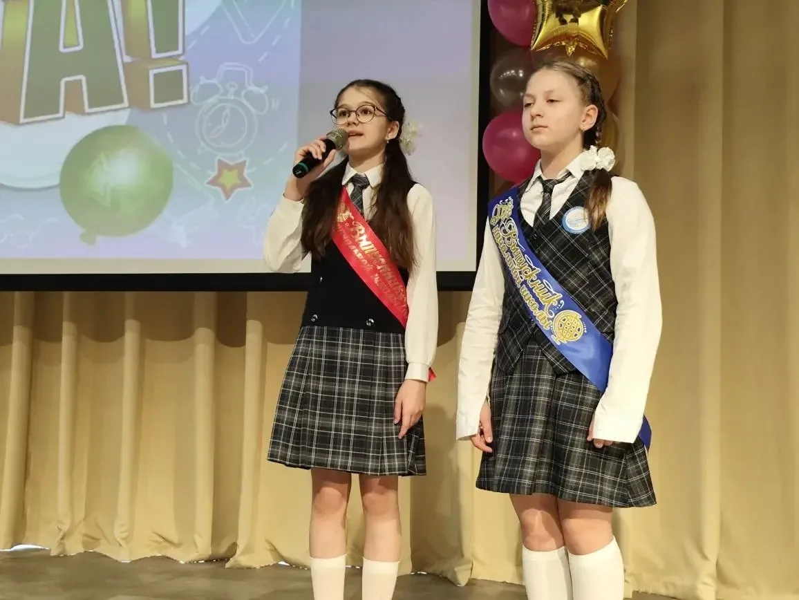 🎉 Торжественный выпускной в МОУ СОШ «Созвездие»: прощание с начальной школой!  В МОУ СОШ «Созвездие»