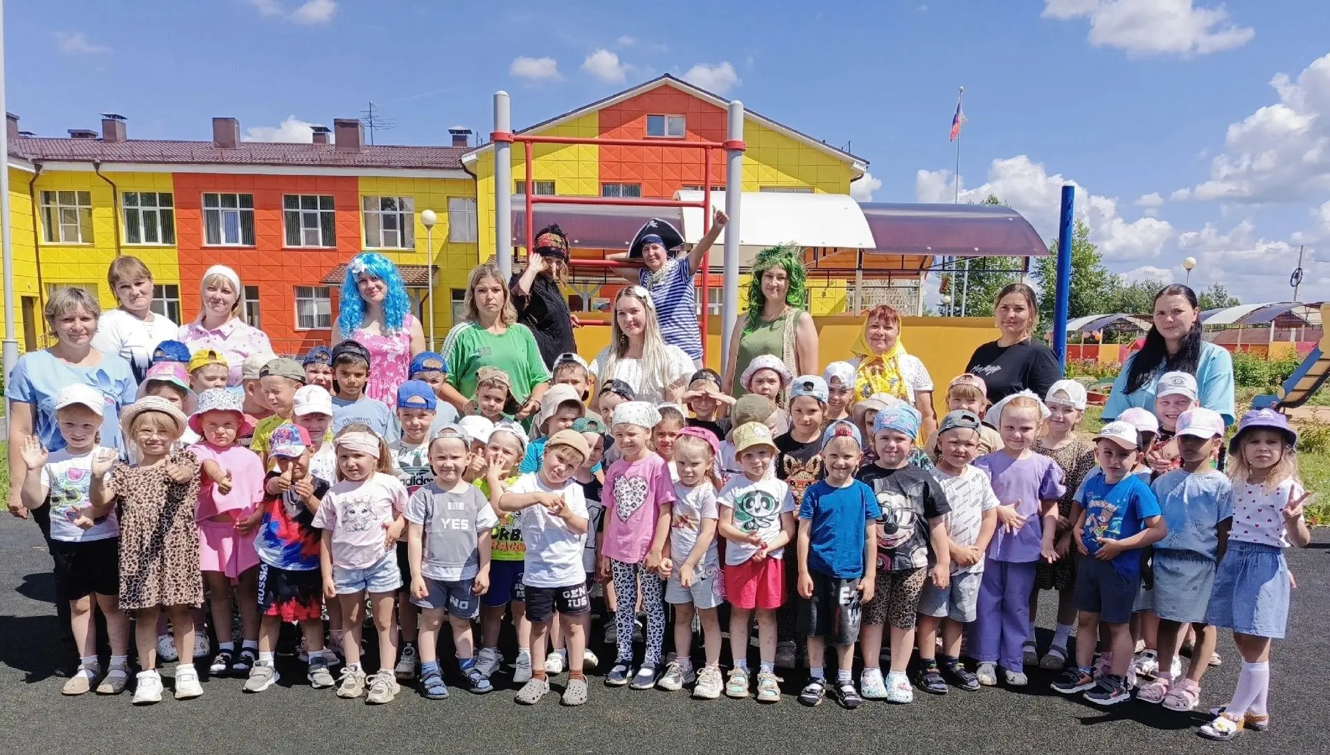 👷‍♂️👧🌼 Квест-игра «В поисках Ромашки»
Сегодня в нашем саду прошла увлекательная квест-игра, посвя