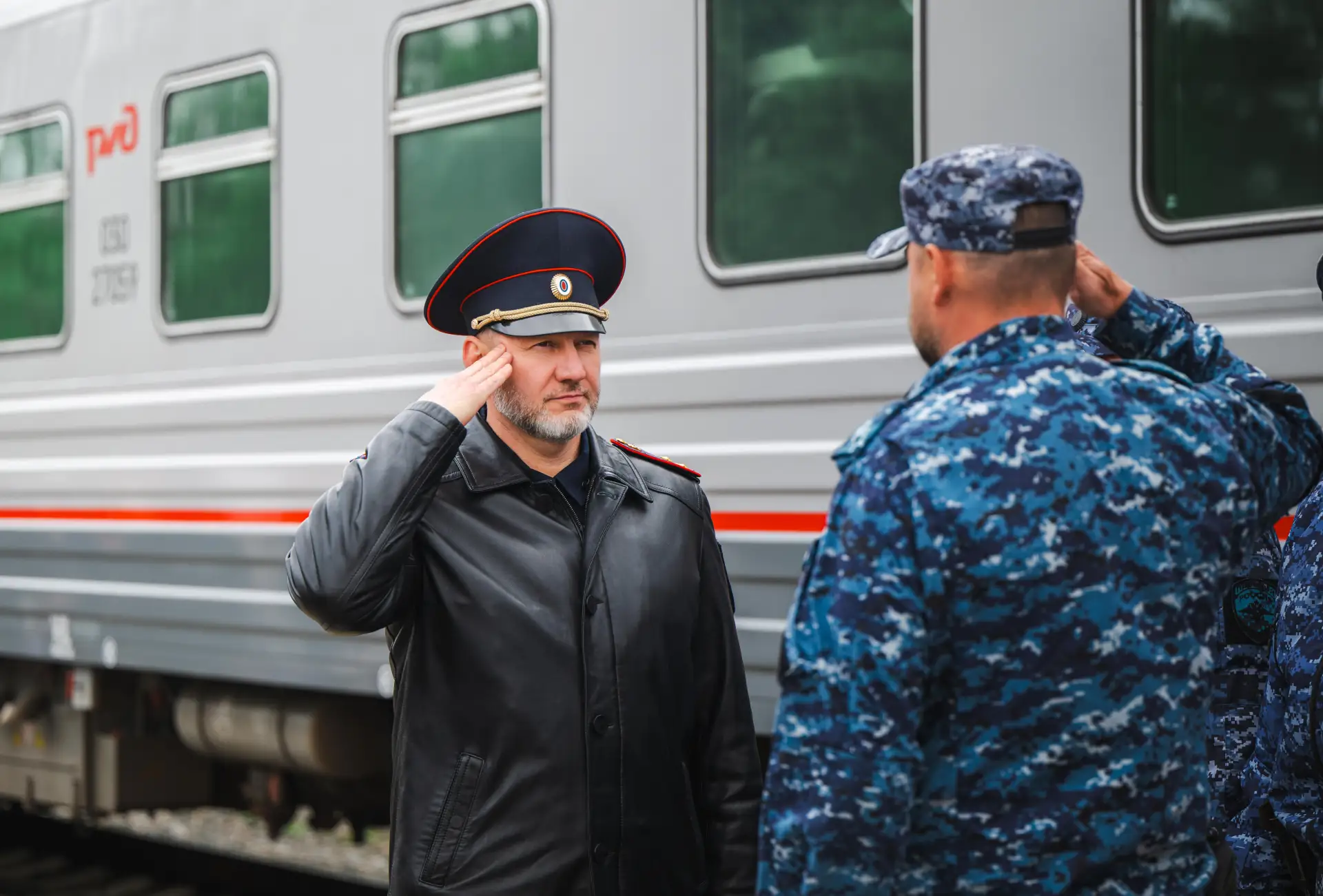 В родную Заполярную гавань из командировки на Северный Кавказ возвратились стражи порядка

Сотрудник
