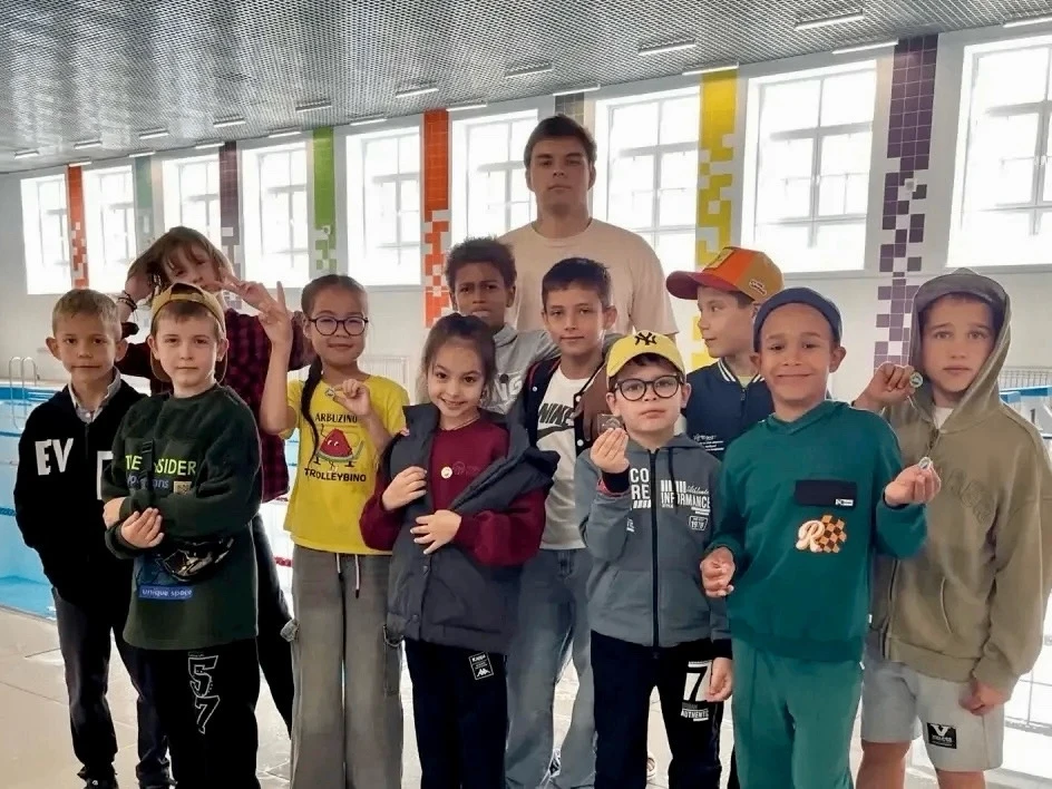🌊 В образовательных учреждениях наградили юных пловцов

Позади 2 сезон проекта «Живу на Волге - уме
