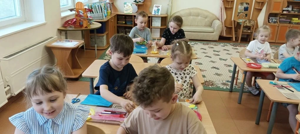 🎨 Воспитанники 14 группы подготовили для ветеранов открытки к 9 Мая!  🌹Наши ребята с большим старани