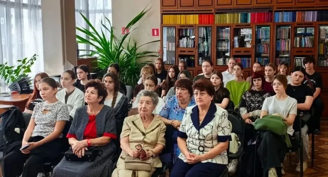 В Центральной городской библиотеке прошел информационный час «Терроризму — нет!»