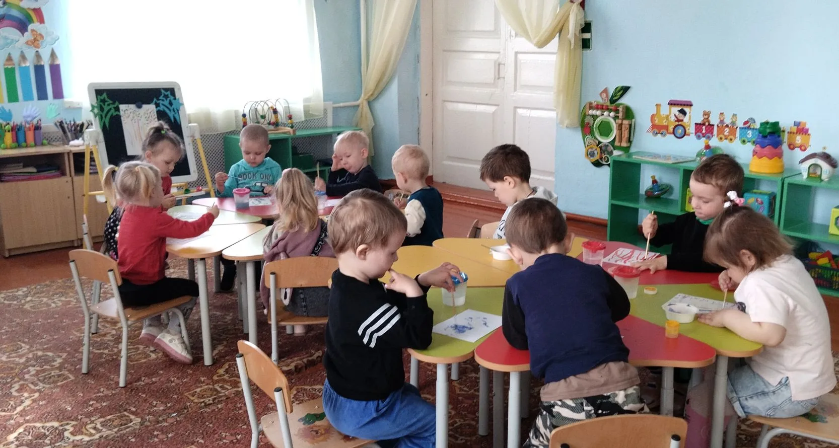 Сегодня в нашей группе раннего возраста прошло волшебное занятие по рисованию 🎨 
— мы создавали сво