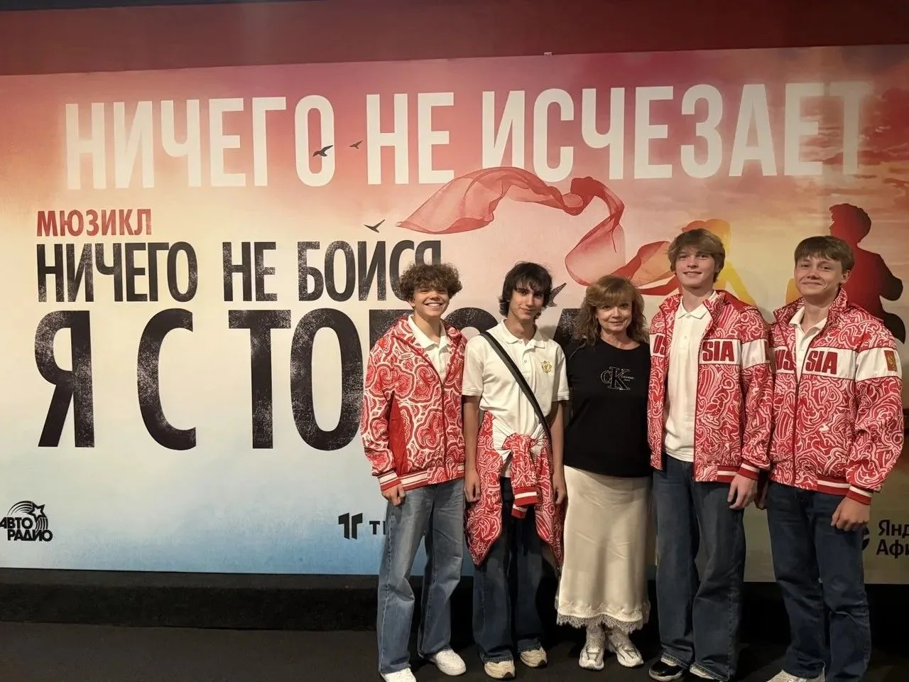Даже будучи проездом в Москве, мы не упускаем возможности культурно обогатиться🤓 
В этот раз ребята