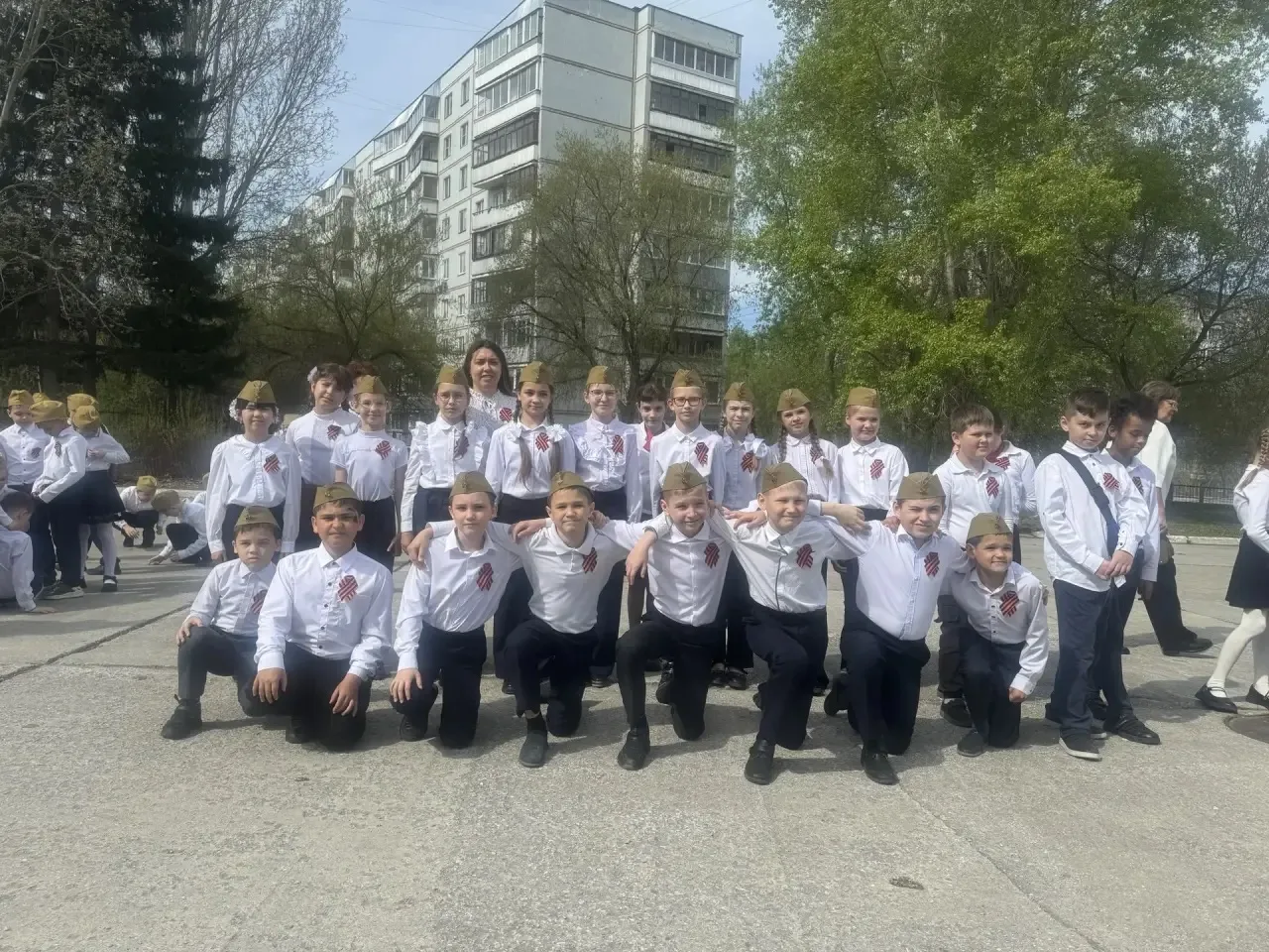 Пришло время поздравить с наступающим с Днём учителя, человека, который воспитывает буд...
