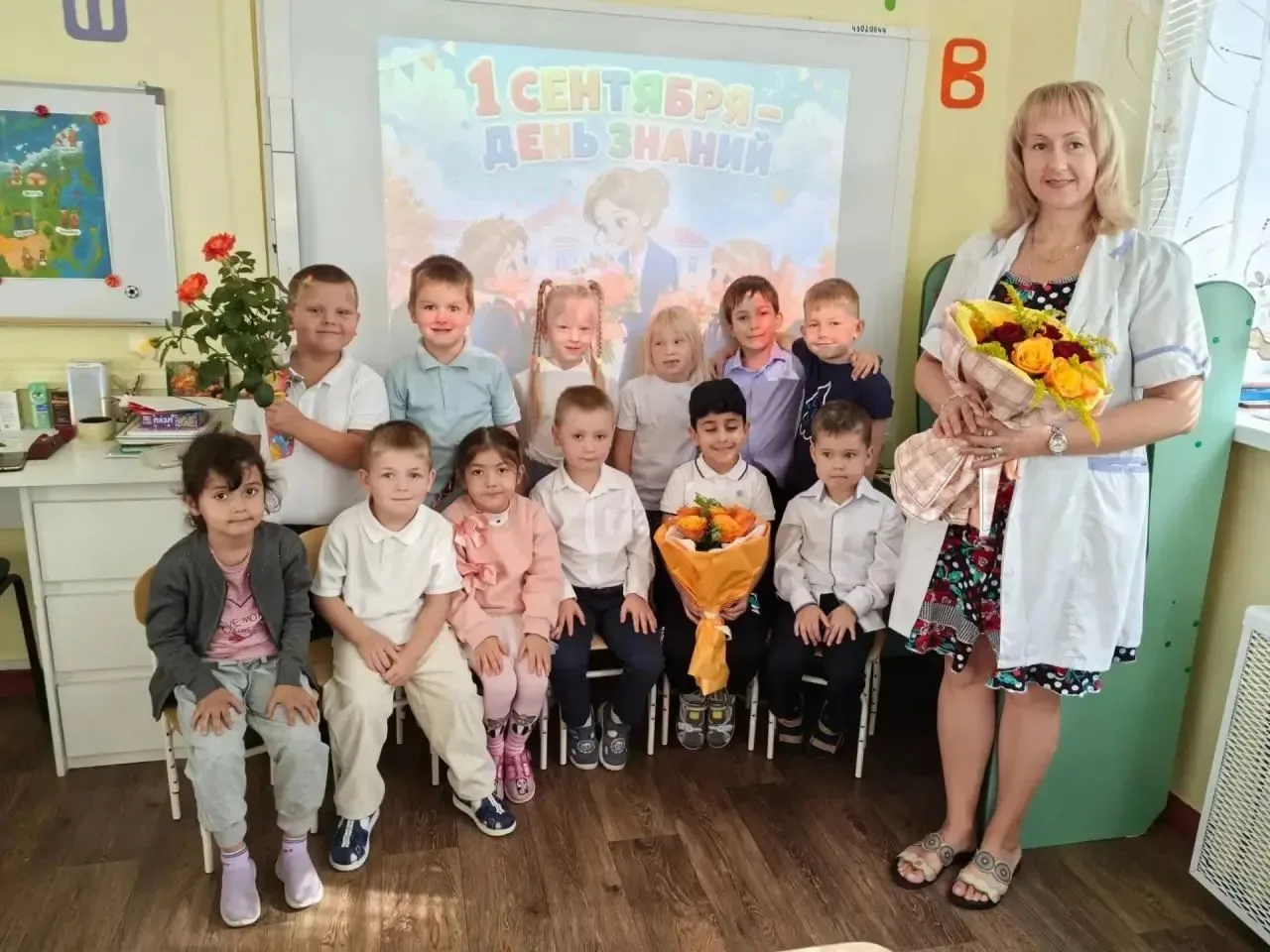 Осень золотая быстро к нам пришла,